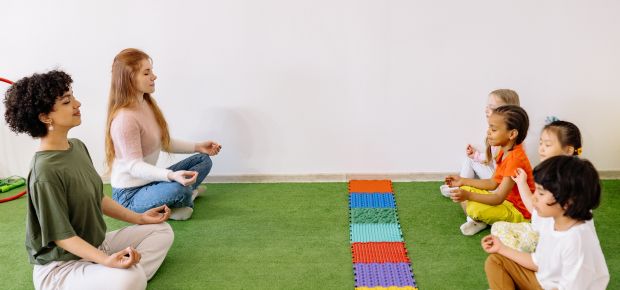 YOGA À LA CRÈCHE